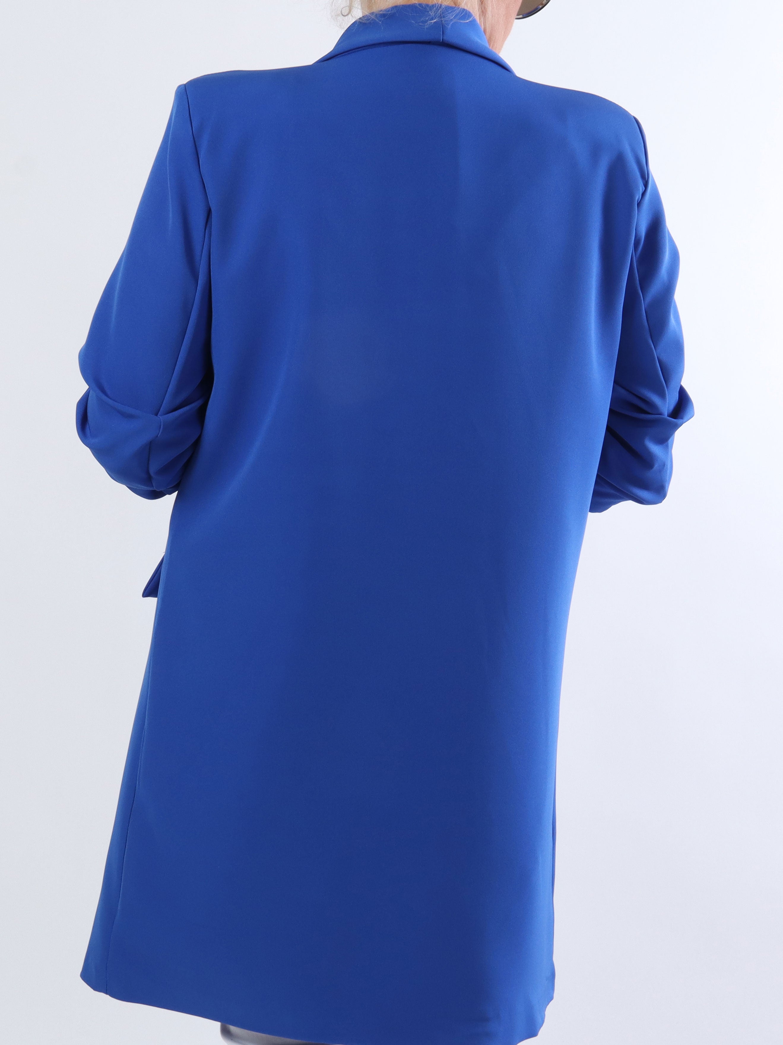 Mila Long - Stilren blazer med rynk på ærmet